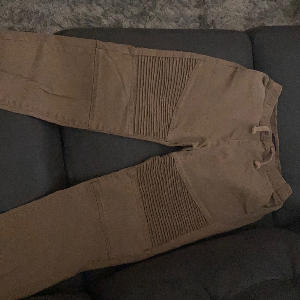 2 Joggers